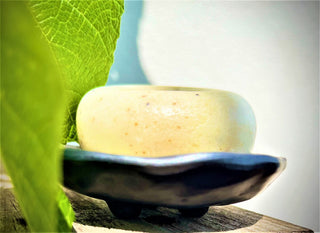 Melnā māla dabīgs ziepju trauks