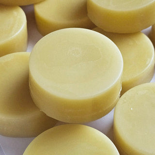 Cietie matu kondicionieri ražošanas procesā