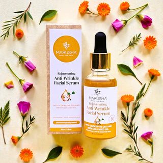 Sejas serumi pret grumbām ar Mežrozītes eļļu un Koenzīmu Q10 starp ziediem