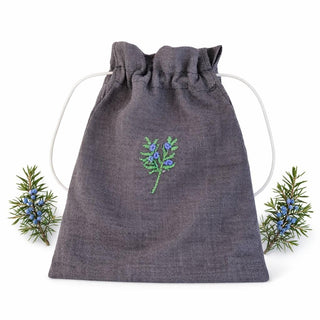 Lina maisiņi ar smalku kadiķu izšuvumu