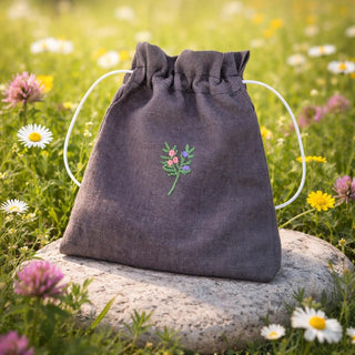 Lina auduma dāvanu maisiņi dabā