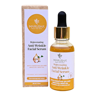 Marusha Sejas serums ar pudelīti un kastīti blakus uz balta fona