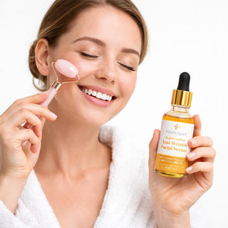 Sejas masāža ar sejas masāžas rullīti un sejas serumu pret grumbām